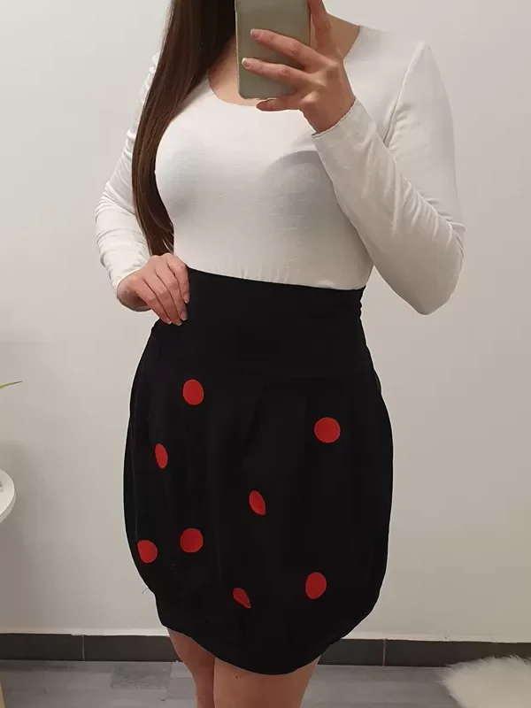 ČRNO KRILO DANI RDEČA