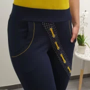 TEMNO MODRE ŠPORTNE HLAČE PIKA RUMENA - slika 2