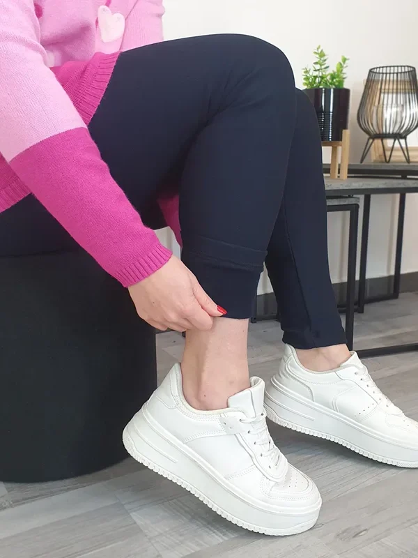 KOSMATENE PAJKICE ZINKA TEMNO MODRA