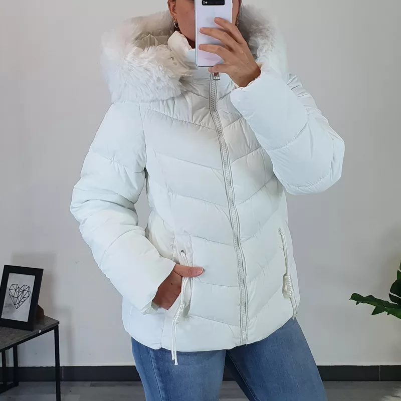 20220921_120618 BUNDA TY229007 BELA - slika 1