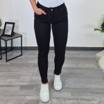 PUSH UP HLAČE K7383 ČRNE